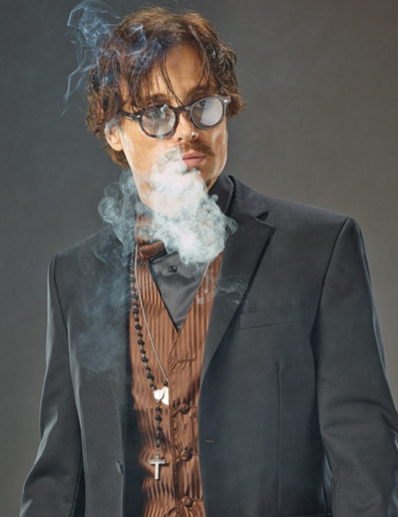 Johnny Depp Doppelgänger im Anzug